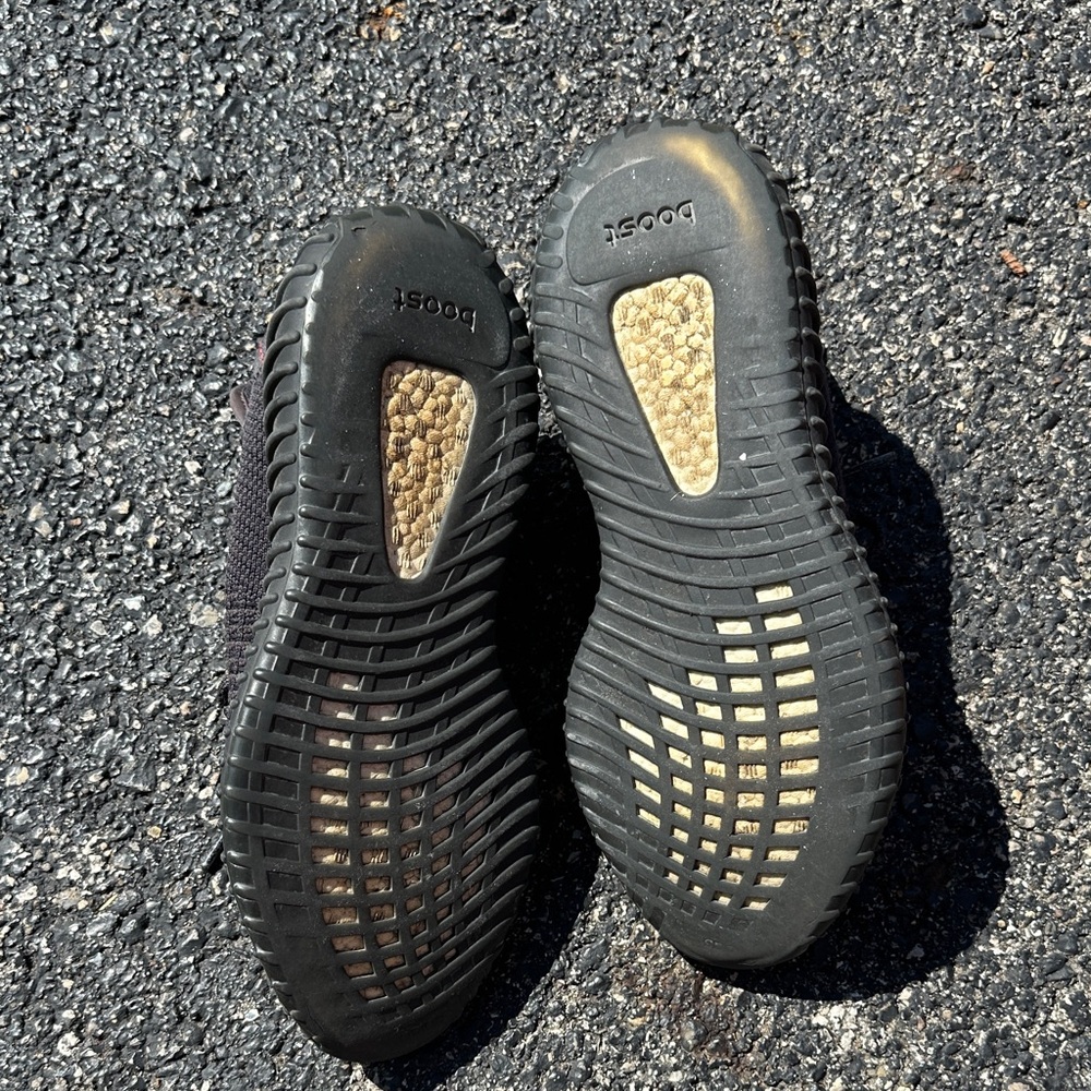 Black YEEZY V2- Static - Picture 6 of 6